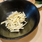 Hoteichan - あとから出てきたなまずのチーズフリットのチーズ