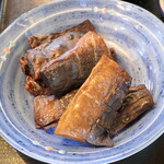 弥次喜多 - みりんで味付けされた「まぐろの中落ち」、これだけで大盛ごはんをいただけそうなボリューム！