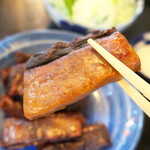 弥次喜多 - 香ばしく炙ってあり、身のほぐれる食感が良い。見栄えはしないが、これは実力派