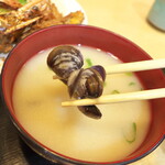 弥次喜多 - 味噌汁はしじみがたっぷり入っており、これまた嬉しい