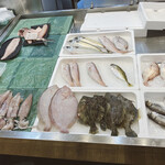 海屋 松下 - 左下の赤イカを刺身に捌いてもらいました。