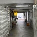 錦乃 - マンション下通路