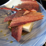 すがの - 藤沢丸眞の極上鰹節と豆腐　鰹節は目の前で削ってくれます
