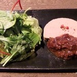 前菜のフォアグラとサラダ