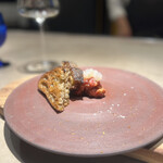 katecuore - ステーキタルタル、焼きたてライ麦のパン、熟成甘鯛