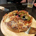 ブッチャー・リパブリック 品川 シカゴピザ ＆ BBQステーキ - 凄い厚みのシカゴビザ