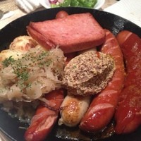 シュタインハウス 銀座店 - 豪華ドイツソーセージ盛り合わせ¥4980