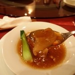中国料理 青冥 - フカヒレの姿煮には蟹身もたっぷり入っている