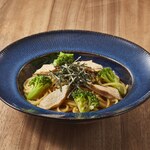 Refreshing steamed chicken and squid pasta with wasabi and soy sauce