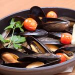 Tomato-steamed room clams