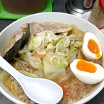 ハッスルラーメン ホンマ - 『ﾊｯｽﾙ野菜ﾗｰﾒﾝ』と『煮卵』