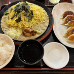 Ganso Janga Ra Ramen - ざるらぁめん餃子セット 1050円。