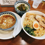 とろこくチャーシュー ごとく - うちの店のつけ麺 大盛。高菜めし(S)