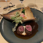 日光金谷ホテル - 金谷ホテルの裏山で獲った　ニホンジカのロースト　ポアブラードソース　コシアブラのフリット