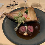 日光金谷ホテル - 金谷ホテルの裏山で獲ったニホンジカのロースト　ポアブラードソース　蕗の薹香る農園野菜のローストとコシアブラのフリット