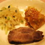 冷菜三種を取り分けました