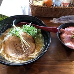 ラーメン シェルター - 鶏白湯醤油　細麺830円　　肉丼150円