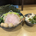 横浜家系ラーメン 蓮 - ラーメン並にハーフ野菜+ライスに端っこチャーシュー