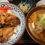 Sumibiyaki Tori Omoya - 焼鳥丼 ミニ豚汁付