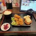 Taishuu Izakaya Toriichizu - 唐揚げ3個と南蛮２個のあい盛り定食。美味し。