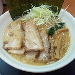 湯河原ラーメン - 背脂ネギチャーシューメン（上から）