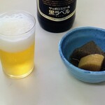 Wakayatsu Koshokudou - 大瓶黒ラベルにお通しの煮物