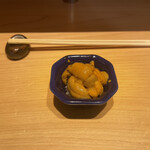 Manten Zushi - みょうばんの味が強く出た不味いウニ。これなら違うものを出された方が良かったのでは？