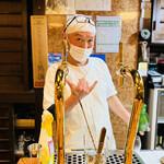 丹想庵　健次郎 - ◎店主の鈴木さんは山形の蕎麦屋の名店で修行を積み、2010年に店のをオープンさせた。英語が堪能。