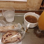 BERG - サノバスミス、牛肉のスープ、一口パン、抹茶のお菓子