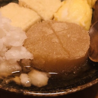 黒糖を加えたオリジナル出汁で味わう沖縄のソウルフードおでん