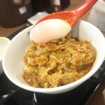 カレーハウス CoCo壱番屋 - カレーうどんのスープをライスにかけて、半熟タマゴをトッピング♪