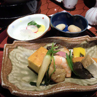 長崎卓袱浜勝 - 豆の蜜煮・酢の物・口取り盛り合わせ。