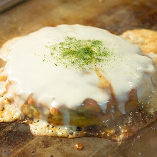 Plenty of yam gives it a fluffy texture! We are proud of our creative Okonomiyaki