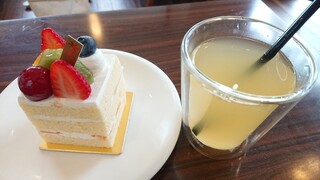 パティスリー シュクレ - ここからは無理をせず1個ずつオーダー、2杯目ドリンクはりんごジュース