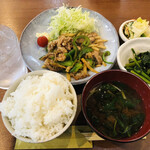 家庭料理居酒屋 よってって - ♪豚肉の青椒肉絲定食¥500