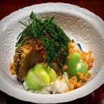 道人 - 鮑と空豆の飯蒸し　熊本の八代糸海苔、唐墨。絶妙な塩梅に糸海苔の香りが広がる素晴らしい日一品。