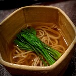 茜坂大沼 - 手打ち二八蕎麦の冷がけ。パーフェクトに美味しい。こちらは鰹の強い麺つゆが美味。