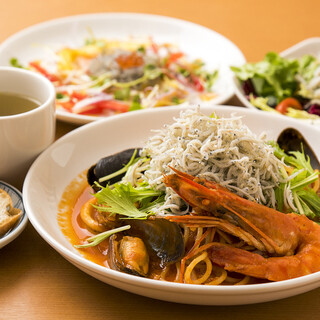 For lunch & dinner. Why not share and enjoy some pasta or rice bowls?