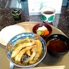 Tempura Wakayama - 日替わり天丼1100円税込。サラダ、お新香、味噌汁、天丼、デザートつき。