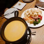 チーズ料理レストラン VOLENTE-048 - スイス産チーズフォンデュ4人前+追加チーズ170g