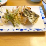 天ぷら よこい - ●三皿目
      ・ナス
      ・新玉ねぎ
      ・ふきのとう
      ・さつまいも