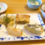 天ぷら よこい - ●三皿目
      ・ナス
      ・新玉ねぎ
      ・ふきのとう
      ・さつまいも