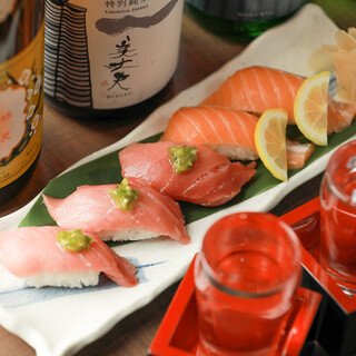 四季折々の恵みが楽しめるお寿司常時10～15種類ご用意