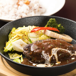 黒毛和牛・新鮮野菜・広島県産コシヒカリ。厳選した素材を使用！