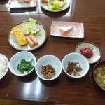 湯の宿畔瀬 - ご飯と味噌汁〜味噌汁は天かす。。。美味しいすね。