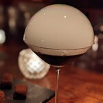 Bar Lasile  - バブルの中はスモーキーな香り。フレーバーブレスターというマシンで大きな泡が！