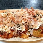 Takoyaki Gonzou - タコ焼き6個入り500円