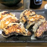 Matsukichi Shouten - 手仕込み餃子￥550 肉がたっぷり詰まって太った餃子