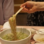 北京遊膳 - コーメン、女将に取り分けて戴きました