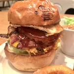 The Burger Stand N’s - 横から